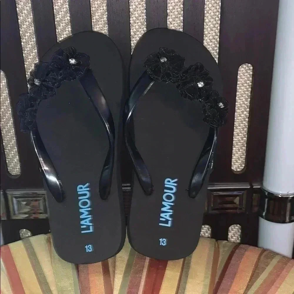 Big Girls Size 13 Flip Flops Black